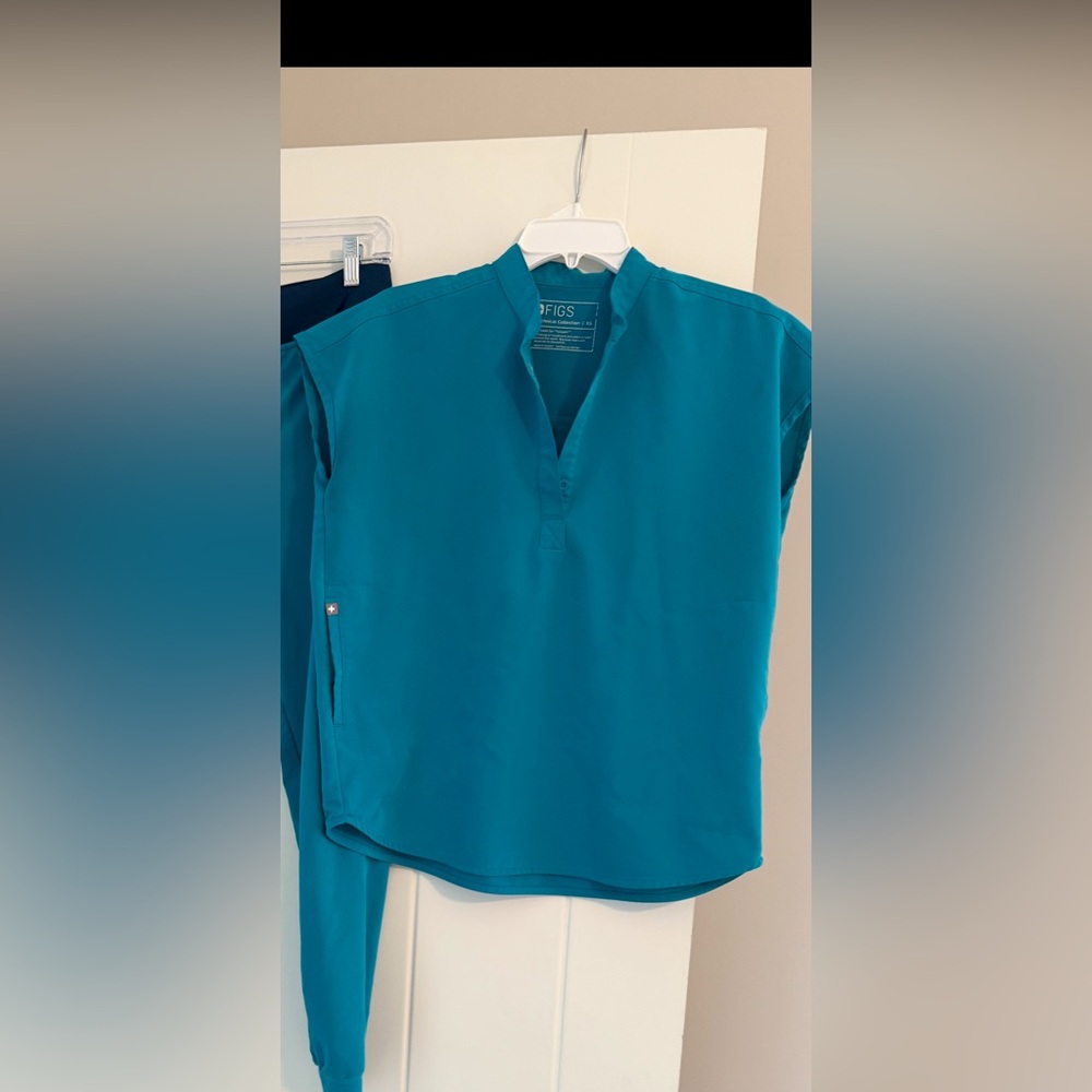 Women’s Figs Raefela Blue Scrub Top